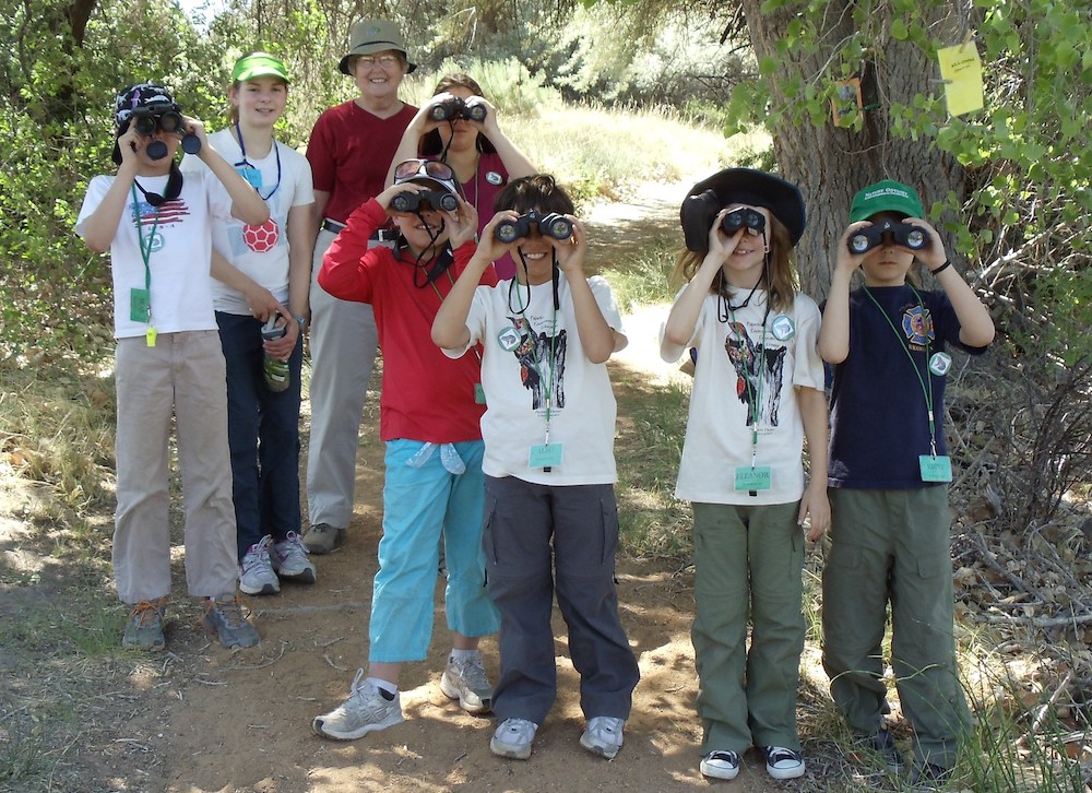 kids with binoculars